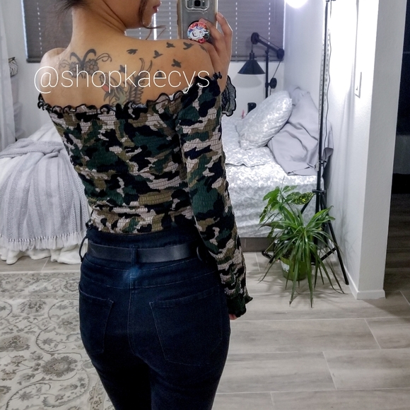 SADIE - Off Shoulder Top - Picture 4 of 7